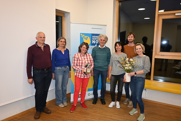 Das Team des katholischen Bildungswerks Konradsheim freut sich mit der Referentin DGKP Gabriele Nemeth (dritte von li) über einen interessanten und kurzweiligen Vortragsabend.