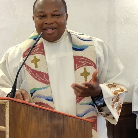 : Pfarrer Iweadighi von Pottenbrunn dankte dem Jubilar mit  größter Wertschätzung.